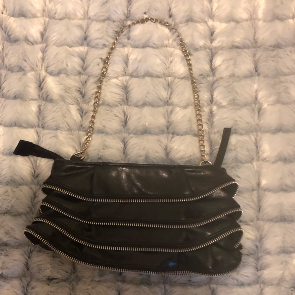 Black zipper/ruffle purse New